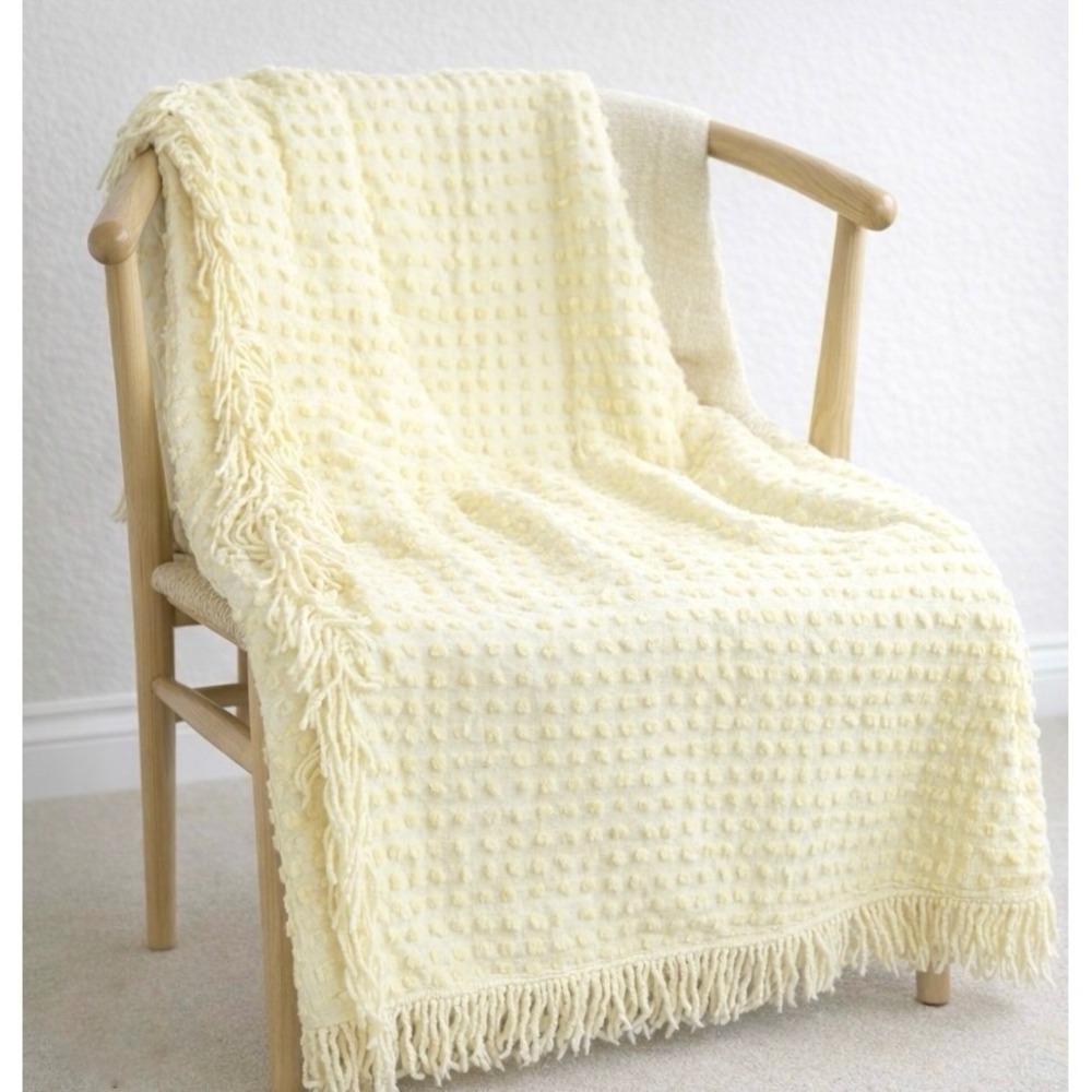 Lovely Lightweight Chenille Bedspread Twin/Full